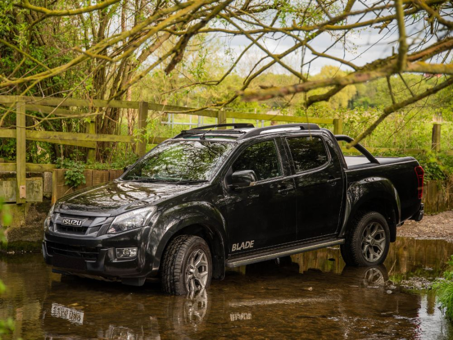 Isuzu D-Max (2017+) Roof Mounting Kit - 47mm (Roof rails height)