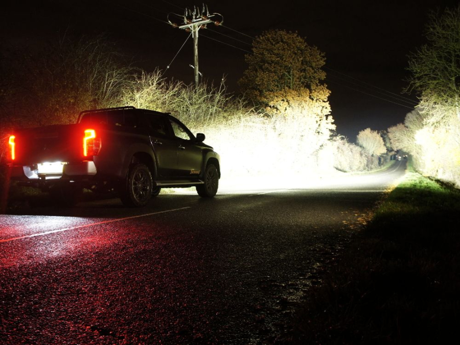 Mitsubishi L200 (2019-2023) Linear-18 Mounting Kit